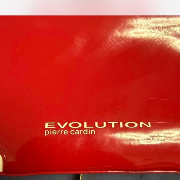 Red patent (charol) Pierre Cardin – Evolution evening handbag. - Picture 3 of 13